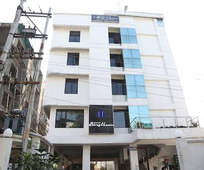 https://imgcld.yatra.com/ytimages/image/upload/t_hotel_yatra_city_desktop/v1448501647/Domestic Hotels/Hotels_Guwahati/Hotel Siroy Classic/CR0A4659.jpg